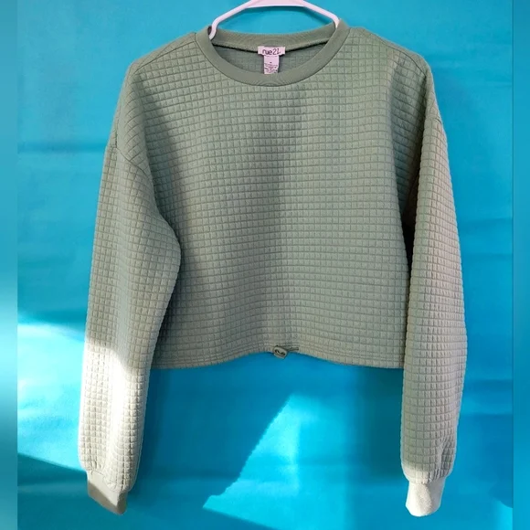 Rue21 Cropped Crewneck - Picture 3 of 5